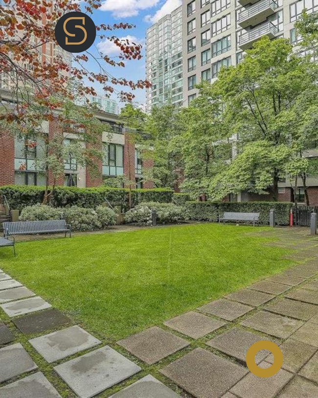 Building Photo - 928 Homer St