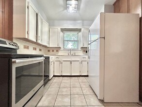 Building Photo - 2428 Orpine Ave
