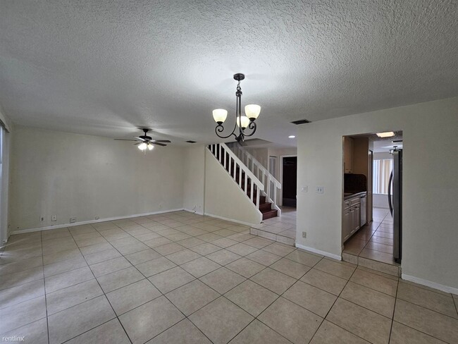 Building Photo - 4 br, 2.5 bath House - 8194 NW 8th Mnr # 3