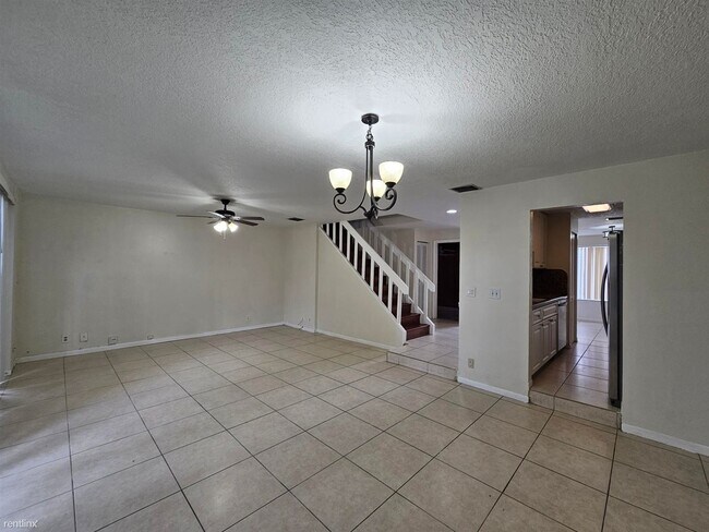 Foto del edificio - 4 br, 2.5 bath House - 8194 NW 8th Mnr # 3