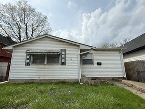 Building Photo - 1550 N Rural St