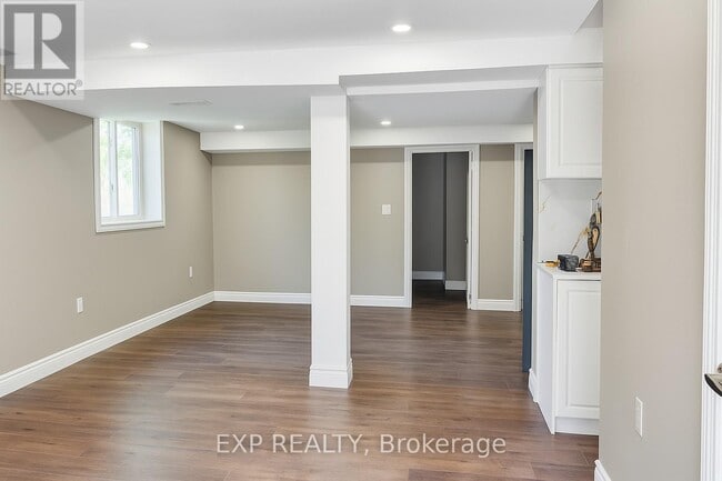 Photo du bâtiment - 96 Timberlane Crescent