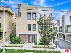 Building Photo - 1414 1/2 N Stanley Ave