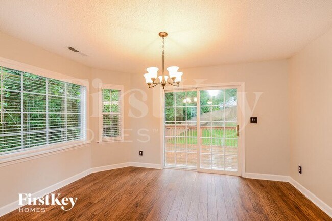 Foto del edificio - 270 Coghill Dr