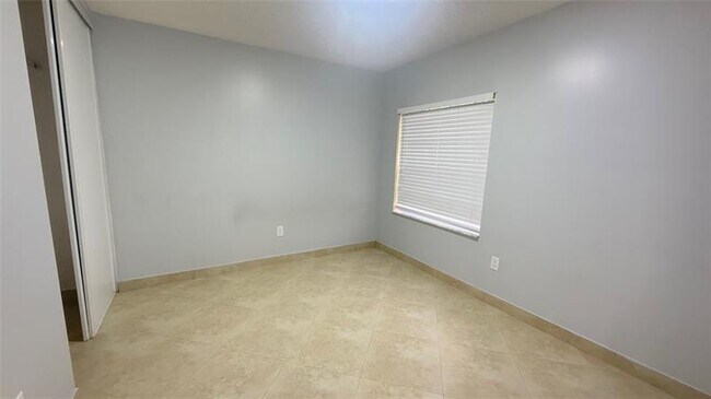 Foto del edificio - 10661 NW 14th St