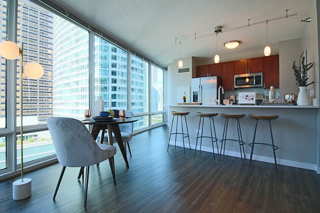 Photo - 539 N McClurg Ct Apartment