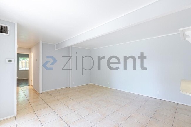 Building Photo - Unit