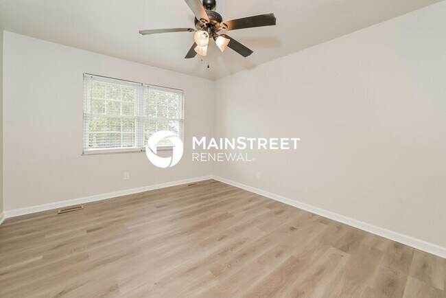 Foto del edificio - 4 Bedroom Pet-Friendly Home in KNOXVILLE, ...