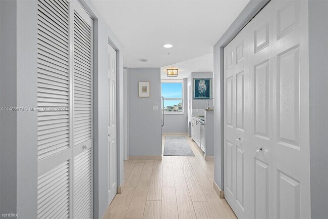 Foto del edificio - 2 br, 2 bath Condo - 1155 Brickell Bay Dr ...
