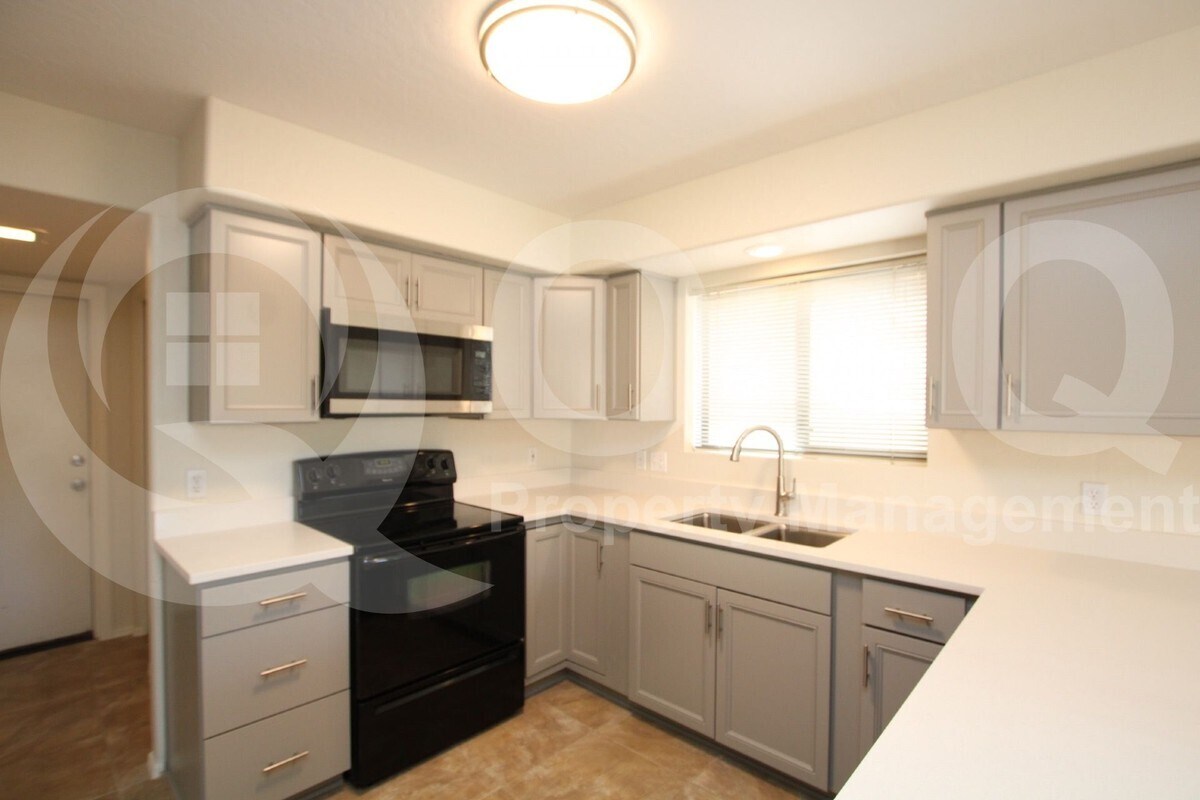Foto principal - 3858 E Cathedral Rock Dr