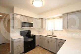 Building Photo - 3858 E Cathedral Rock Dr