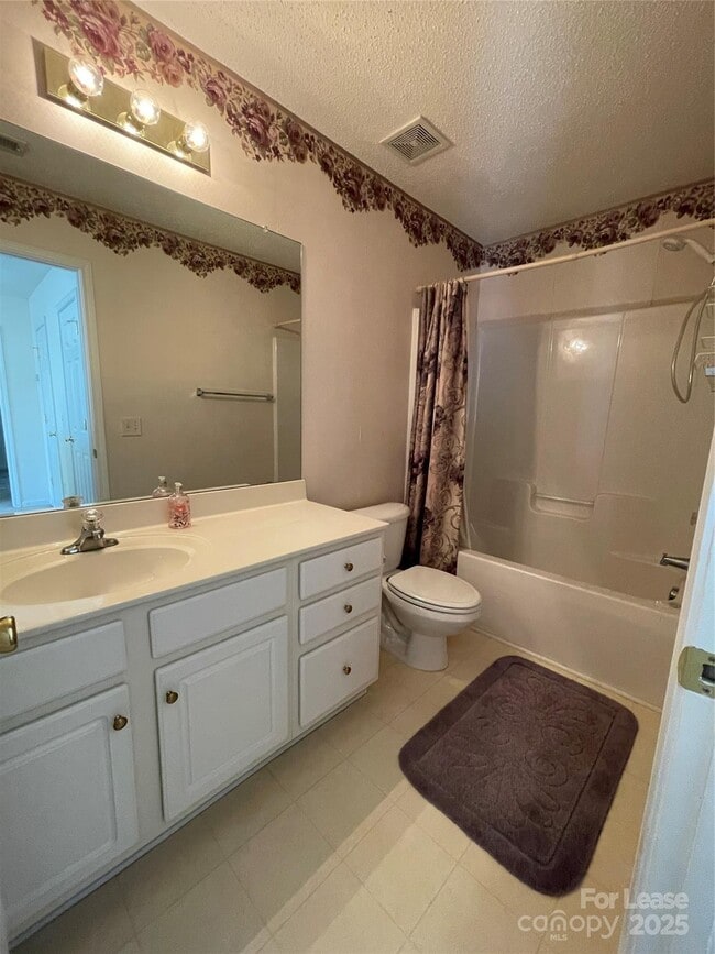 Foto del edificio - 16740 Timber Crossing Rd