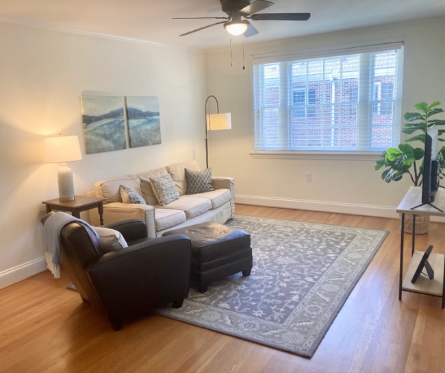 Building Photo - 36 E Lock Ln