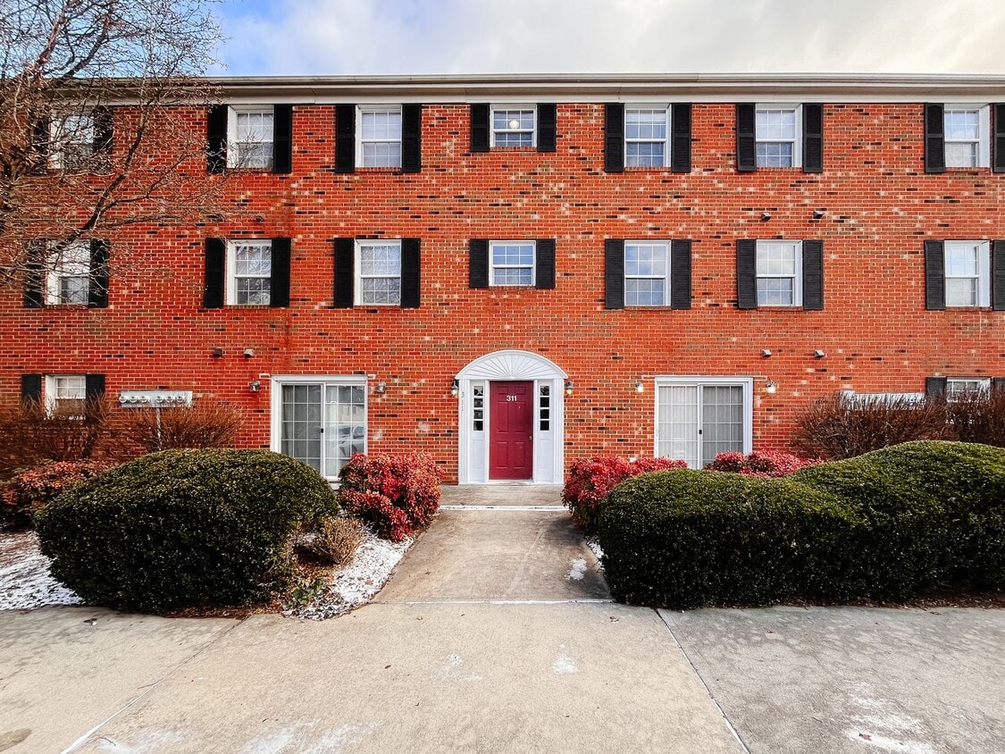 Primary Photo - Updated 2 Bedroom, 1 Bath Condo