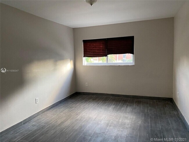 Foto del edificio - 3755 NE 167th St