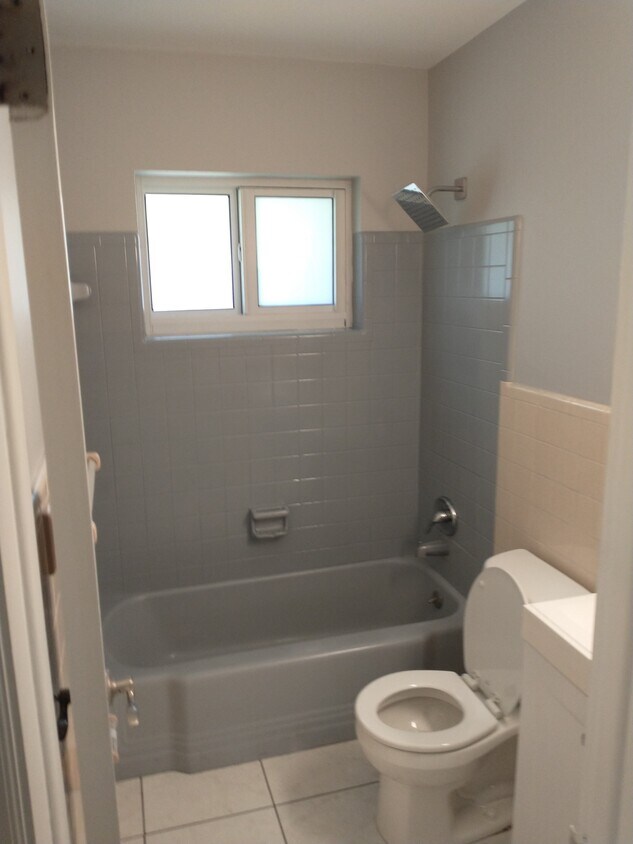 Building Photo - 4150 Seagrape Dr