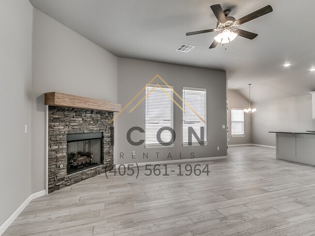 Foto del edificio - 4512 Oasis Ln