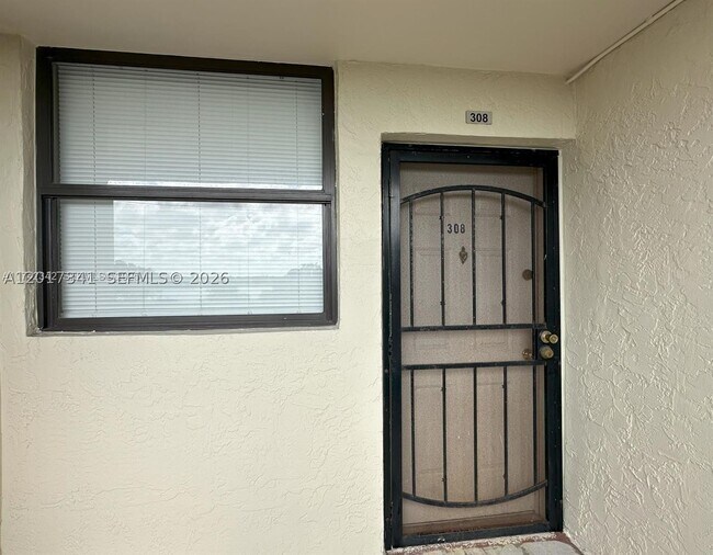 Building Photo - 117 Lake Emerald Dr