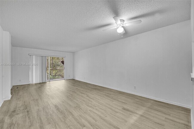 Foto del edificio - 1200 NW 87th Ave