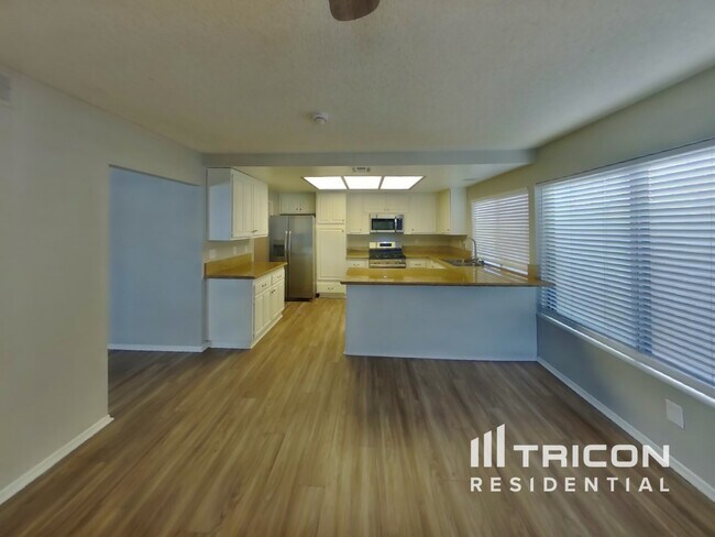 Building Photo - 5262 Willowhaven Ave