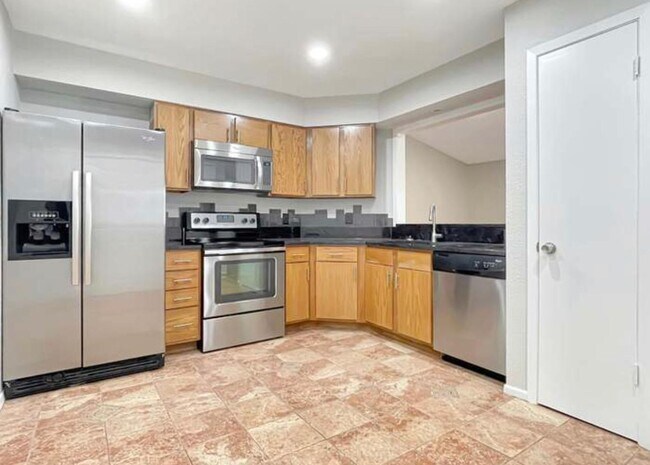 Foto del edificio - Spacious 2/2 Condominium Ready for move-in