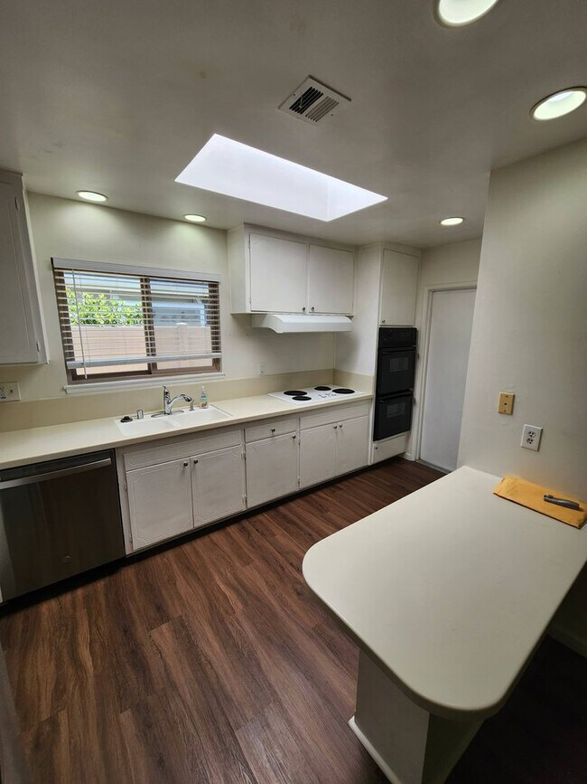 Building Photo - 4 Bedroom Single Story House in University City
