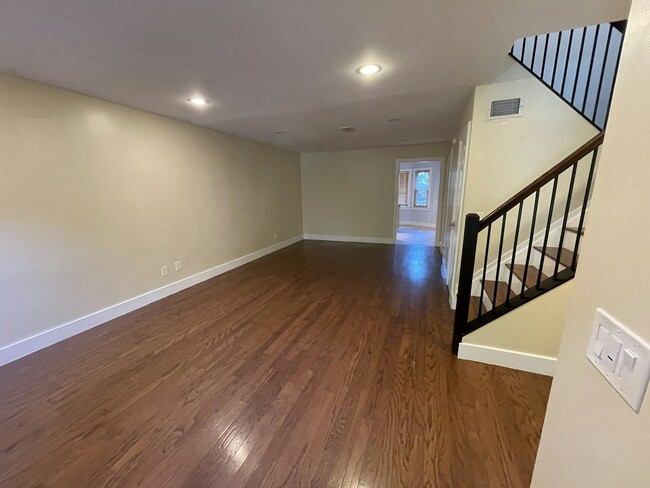 Building Photo - 877 Lenox Oaks Cir NE
