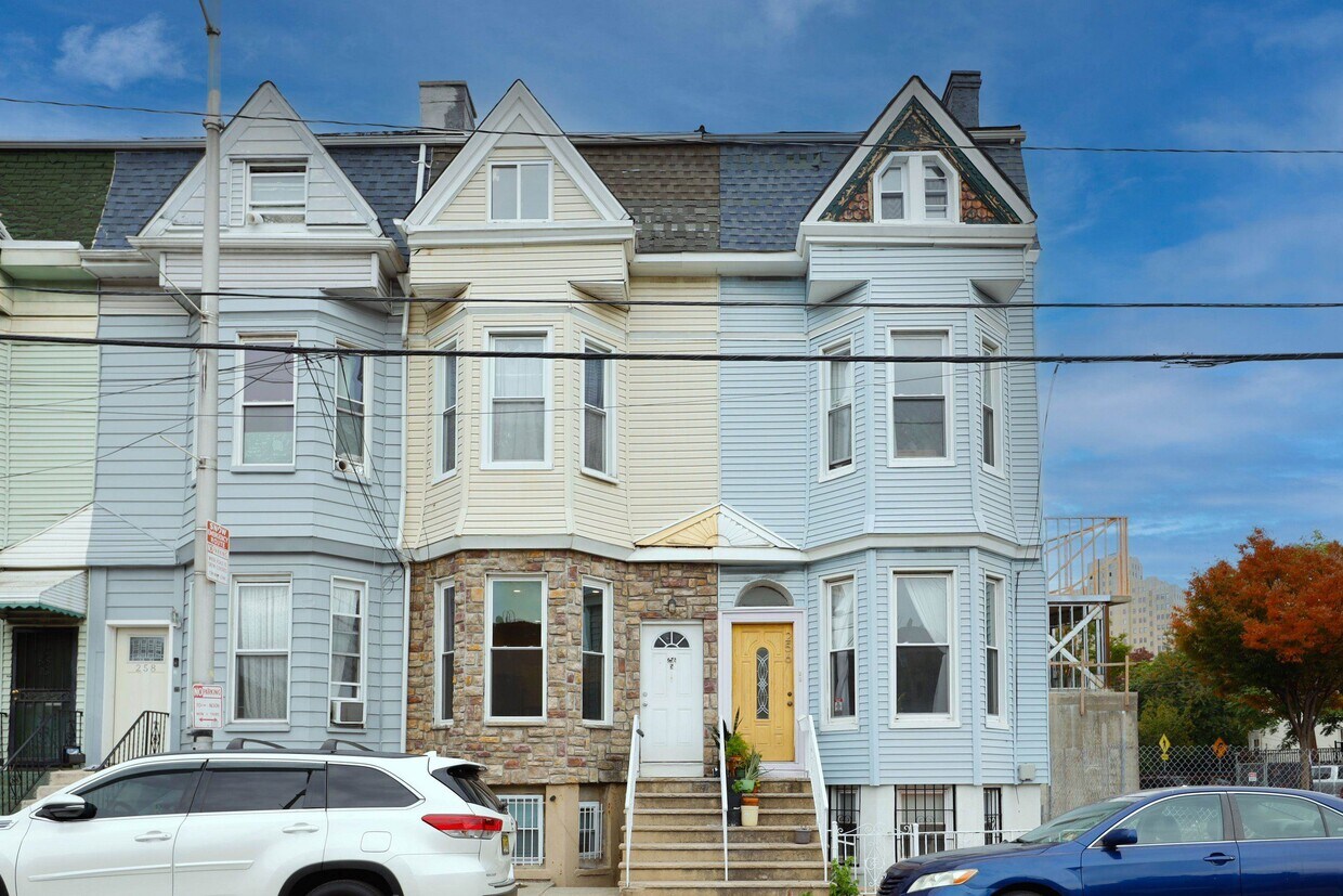 Primary Photo - 256.5 Fairmount Ave