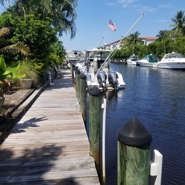 18 ft privite dock - 1475 Curlew Ave