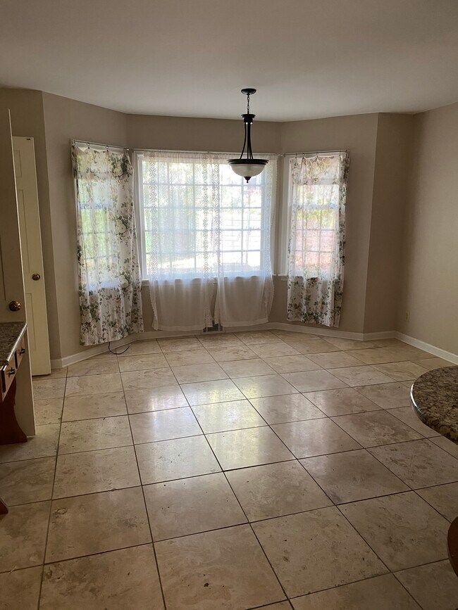 Breakfast Area - 63 Shady Glen Rd