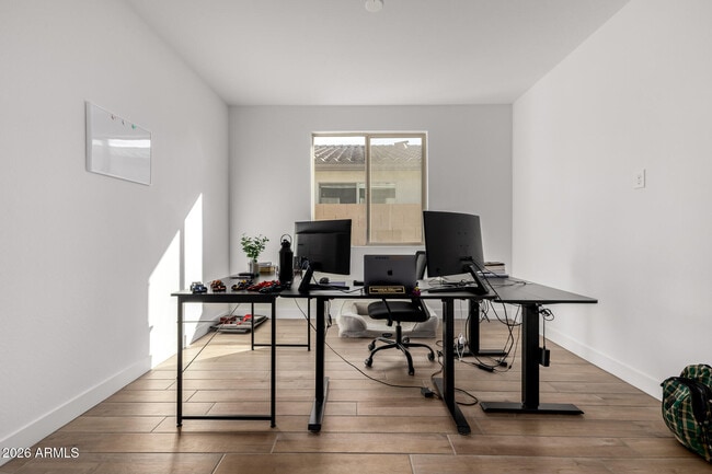 Foto del edificio - 16780 W Cameron Dr