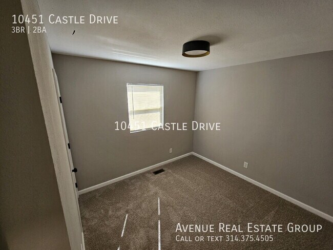 Foto del edificio - 10451 Castle Dr