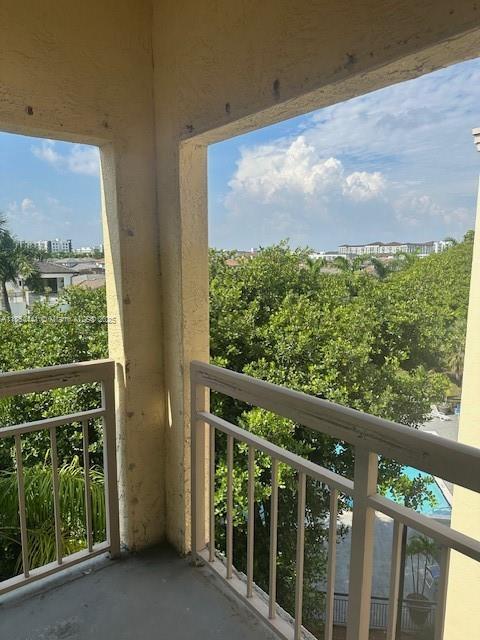 Foto del edificio - 8290 Lake Dr