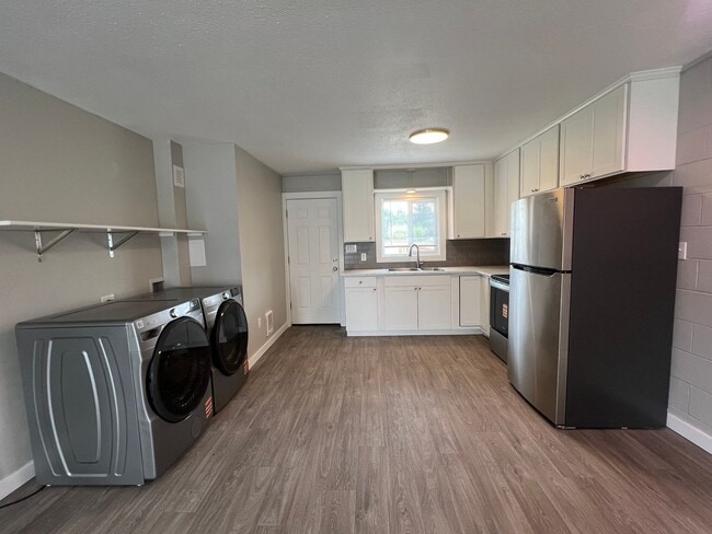 Building Photo - 124 Mitchell St