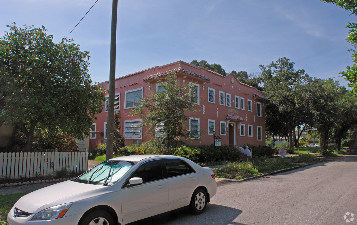 Oak Court Apartments St Petersburg Fl