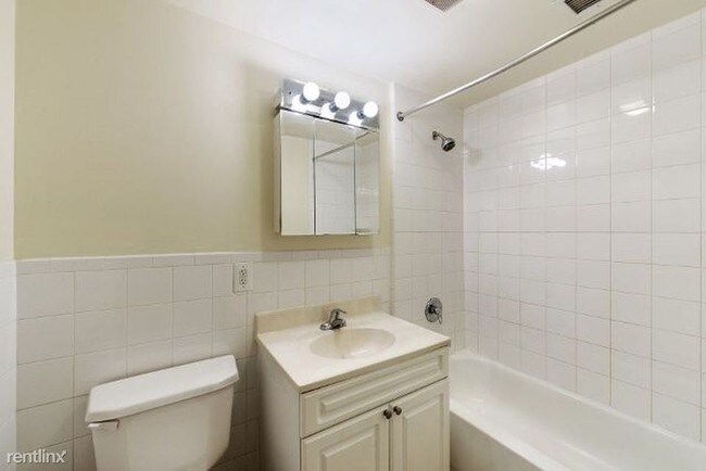 Building Photo - 444 Manhattan Ave