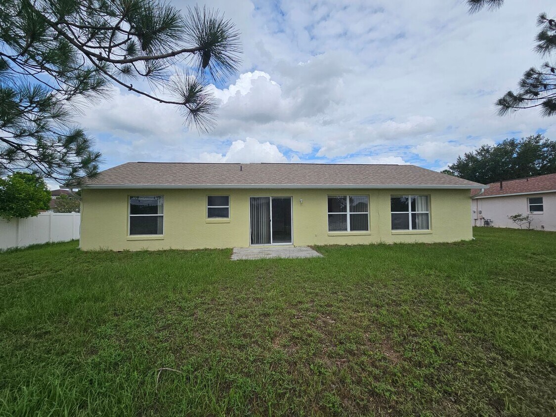 Building Photo - Bright & Spacious 3-Bedroom Home in the Heart of Clermont!