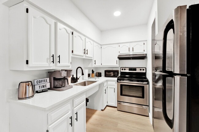 Building Photo - Corewell Apartments, LLC