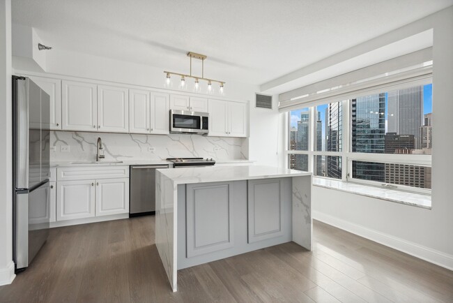 Building Photo - 512 N McClurg Ct