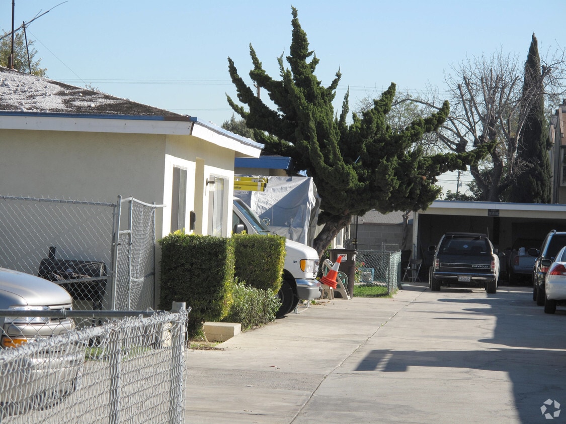 Building Photo - 13426 Doty Ave