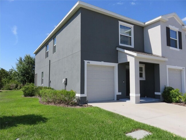 Building Photo - Gated Townhome In Riverview