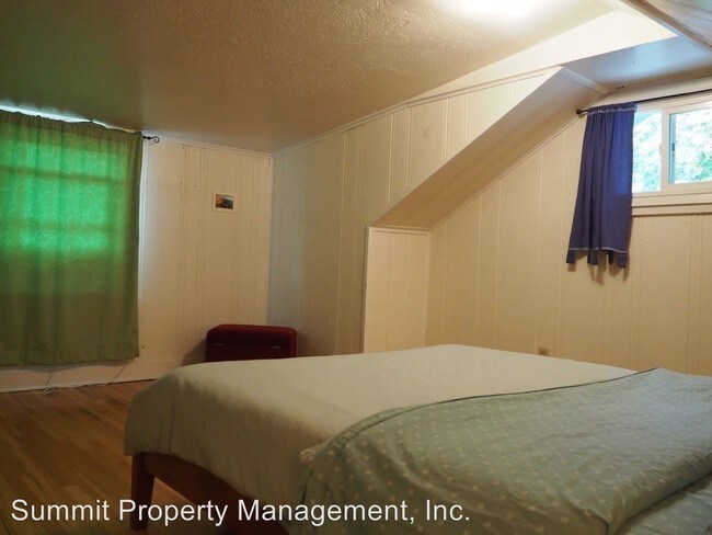 Building Photo - 3 br, 1 bath House - 532 S. 6th Street W.