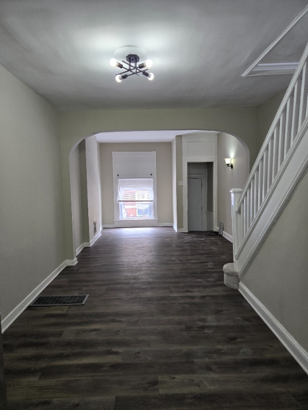 Building Photo - 711 N Streeper St