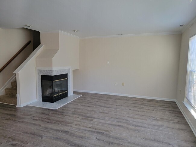 Building Photo - 2635 Warren Way