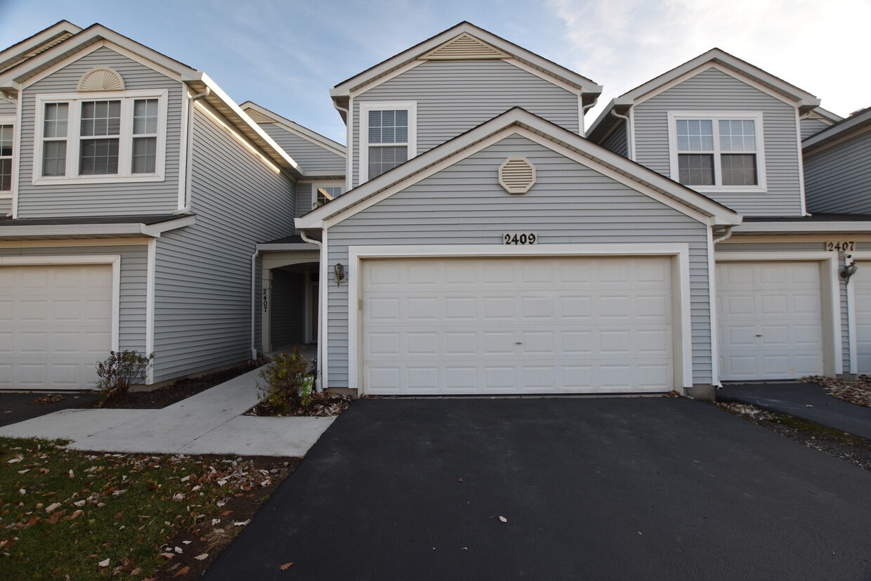 2409 Reflections Dr Unit 2409, Aurora, IL 60502 Condo for Rent in Aurora, IL