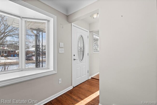 Building Photo - 4114 Lincoln Blvd