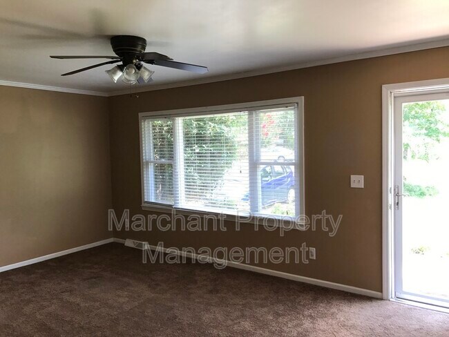 Building Photo - 123 Trent Dr