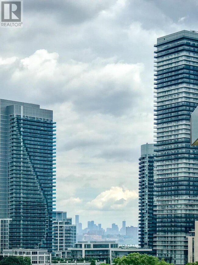 Building Photo - 36 Park Lawn Rd