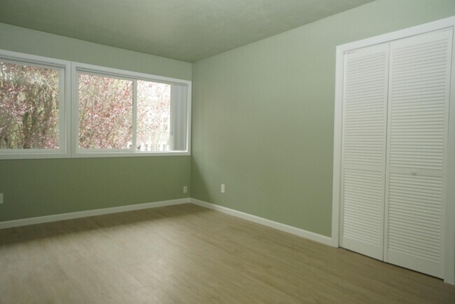 Building Photo - 258 Evergreen Rd
