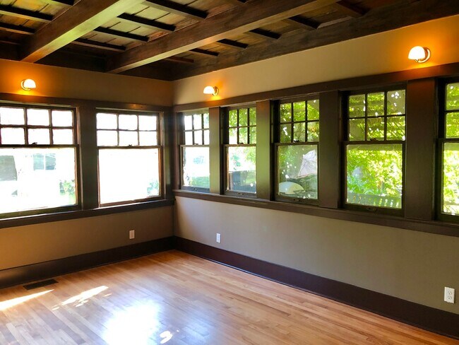 Foto del edificio - 2180 W 24th St